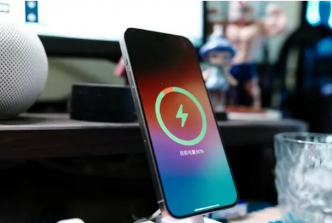 原平苹果15换屏服务分享用什么充电器给iPhone15充电更好 